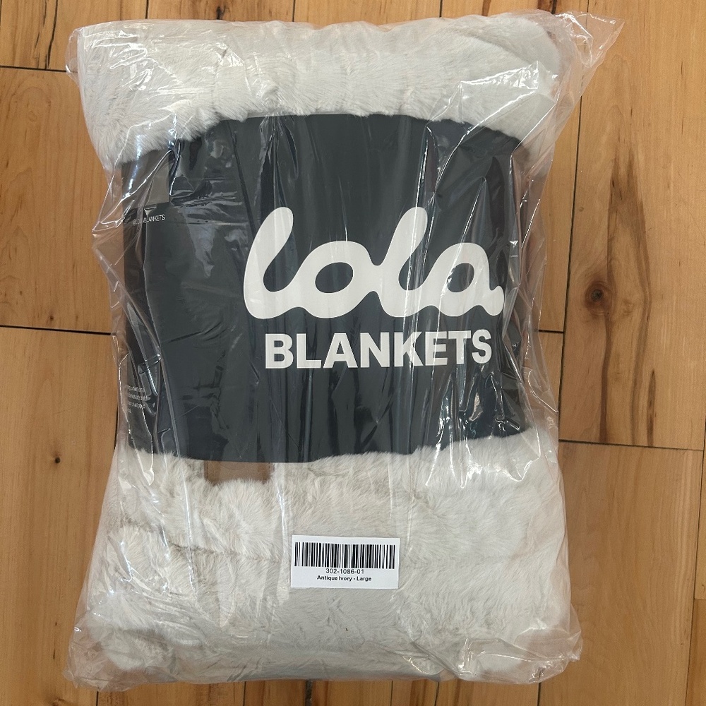 Lola Blanket NWT